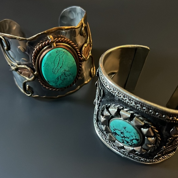 Pair of statement cuff bracelets - Picture 3 of 12